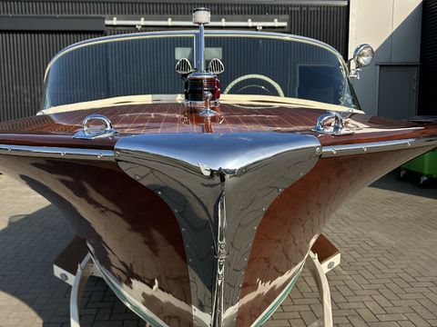 Prachtige gerestaureerde Italiaanse snelboot “Pinin Super Tequila” bwj 1973, volledig gestript en origineel gerestaureerd