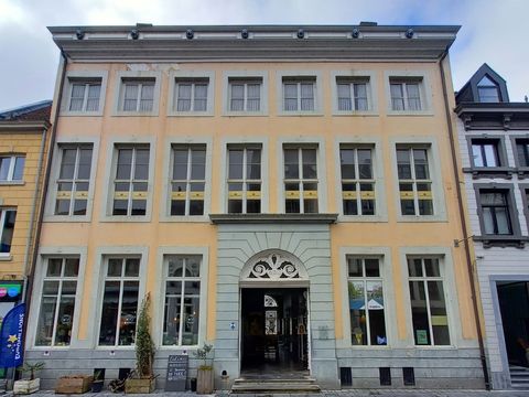 Herenhuis “De Regenboeghe”, voormalig keizerlijk postgebouw, Bosstraat 24 3860 Maaseik op 520m2