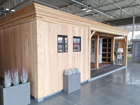 Luxe Eiken/Houten Showroom Tuinhuis