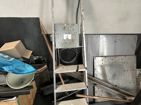 Alu trapladdertje, kleine partij oud ijzer