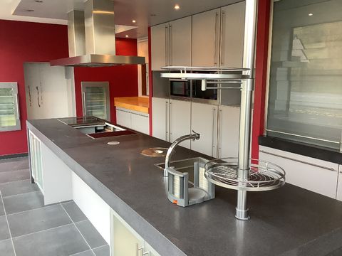 Moderne grote keuken met kookeiland+2 wijnkoelkasten(DELVEAUX)