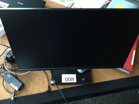 PC scherm Acer met 2 mousses (inv 34)