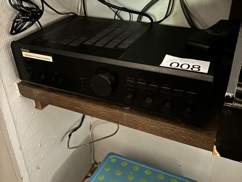Muziek versterker en 6 geluidsboxen