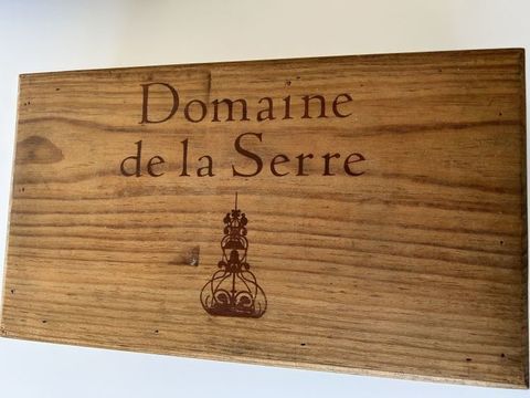 Pinot Noir -geschenkkoffer In hout met slot-Domaine de la Serre, 1995