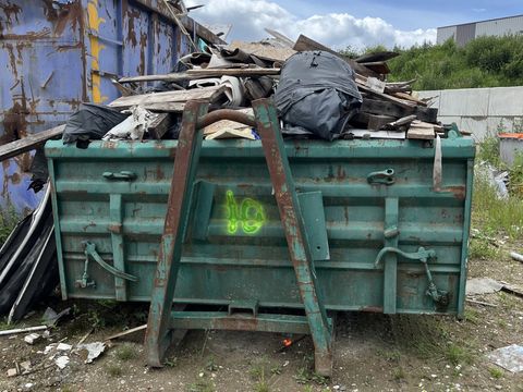 CONTAINER