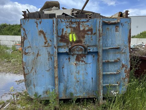 CONTAINER