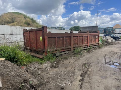 CONTAINER