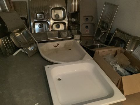 Partij keuken gootstenen+ 2 douchebakken