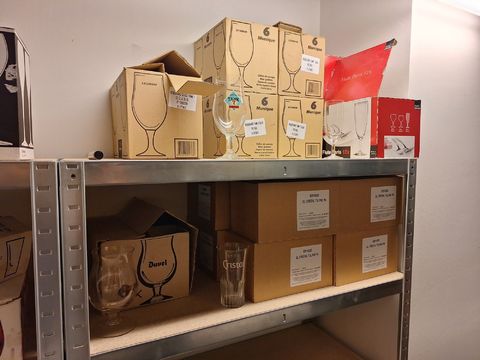 30tal dozen diverse Bierglazen(Chouffe, De Koninck, Duvel, Estrella Damm, Corsendonk, Vedett,enz…)