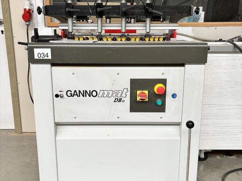 Deuvel en gatenrijboormachine
