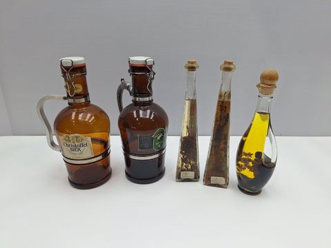 2 Bierflessen + 3 Decoratieve Olie-/Azijnflessen