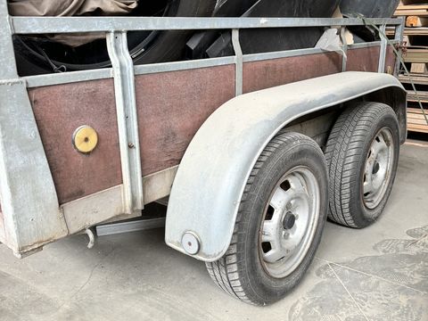 Aanhangwagen dubbelassen 