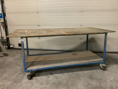 Mobiele metalen werktafel 1m x 2m x 1m

