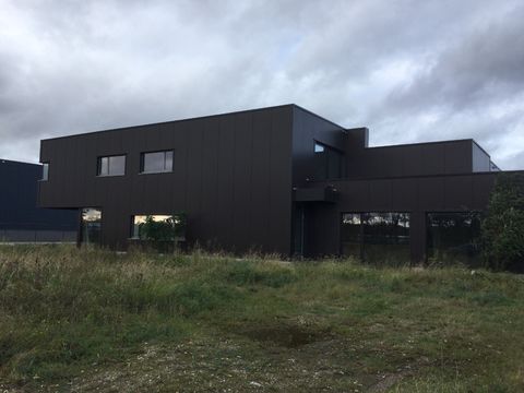 Industrieel gebouw: zie de (veiling)info aub