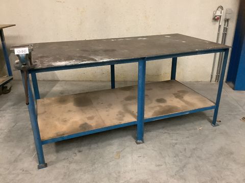 Metalen werkbank met bankschroef 1m x 2m x0.92m