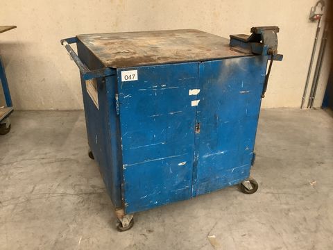 mobiele werkbank 4 deuren met bankschroef 1m x 1m x 1.06m