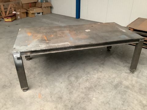 Metalen werkbank met verstelbare voetjes 2.53m x 1.26 x 0.86m