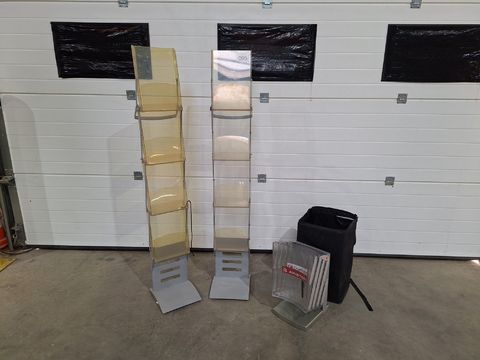 3 folderstandaards (1 met draagtas)