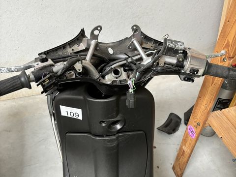 2 x Vespa Scooters Prima Vera