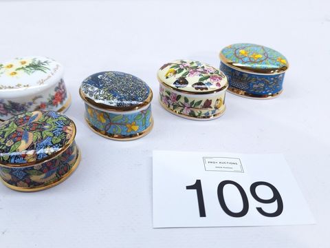 5 st.vintage decoratieve pillendoosjes van porselein"Museum Collections"