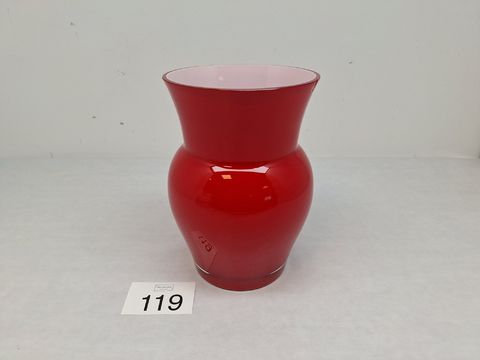 Glanzende rode designvaas (Zwiesel 1872)