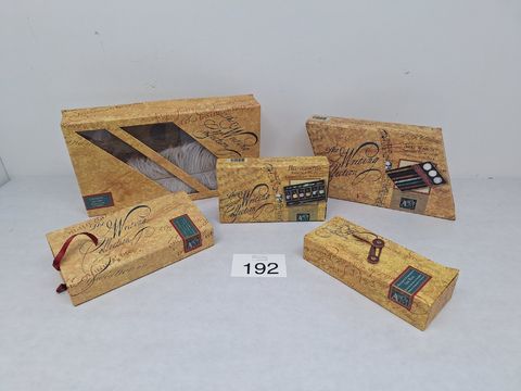 Uitgebreide verzameling kalligrafie- en schrijfaccessoires uit "The Writing Collection" van Authentic Models