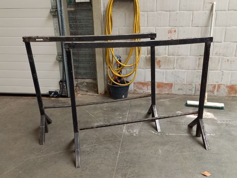 2 metalen schragen