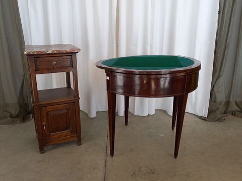 Antieke ronde multifunctionele tafel en nachtkast