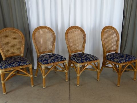 4 rieten stoelen met stoffen zitkussen