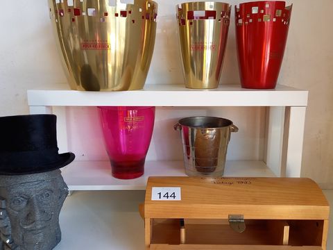 Lot ijsemmers Piper-Heidsieck , Dom Pérignon geschenkbox en oude hoed