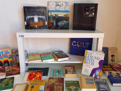 Lot allerlei boeken