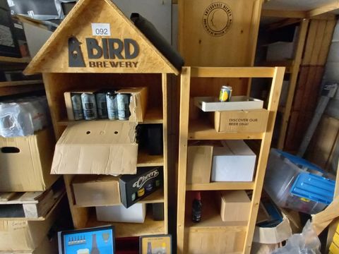 2 houten bier presentatierekken (Osb ,vuren)incl.inhoud