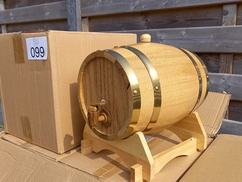 6 houten wijnvaten 5L(nieuw in doos)
