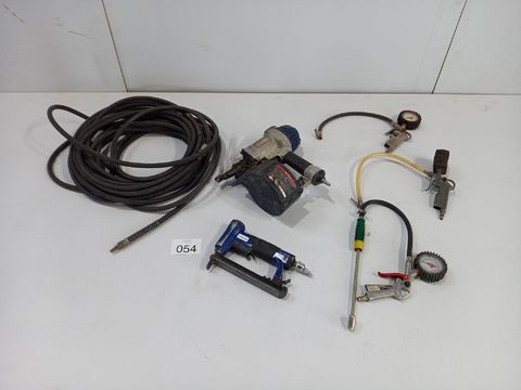 2 pneumatische schiethamers+perslucht toebehoren(zie afb)