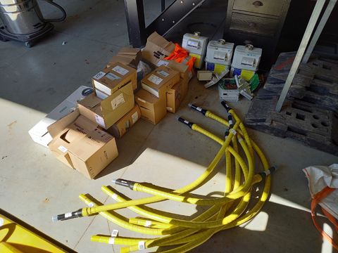 Lot gasontspanners, ventielen, 3 gasmeters, 8 gasaansluitingen