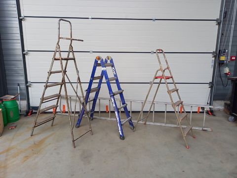 3 vouwladders en 1 enkele ladder