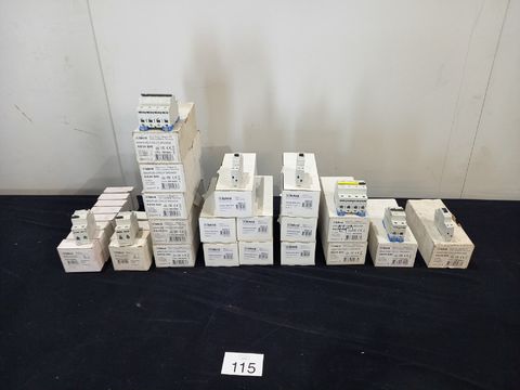 Lot diverse zekeringen Iskra ±130st.