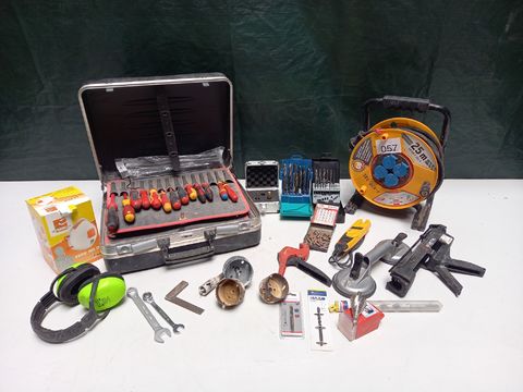 Lot divers doe-het-zelf materiaal(zie afb)
