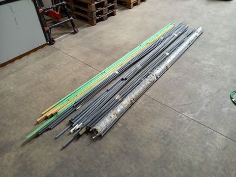 Lot pvc electro buis en houten latten