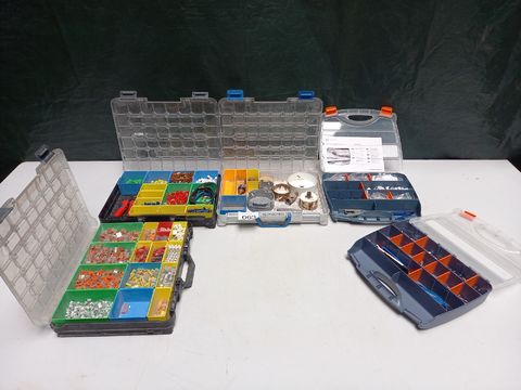 5 koffers met oa Wago klemmen,klokboren,kabelstripper,krimptang enz...