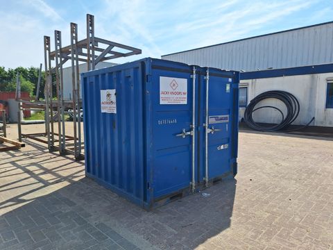 Storage container