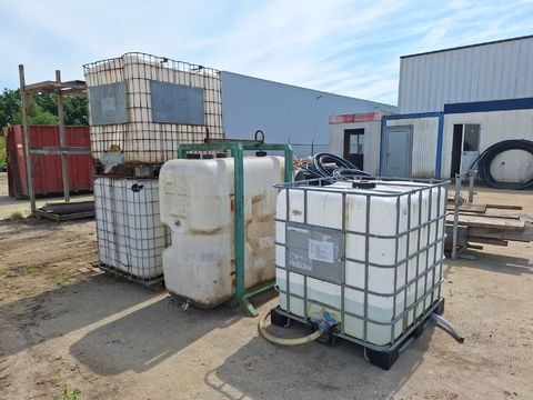 3 IBC containers + 1 tank in metal frame