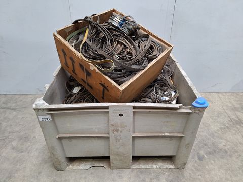 Pvc box met partij industriele aandrijfriemen