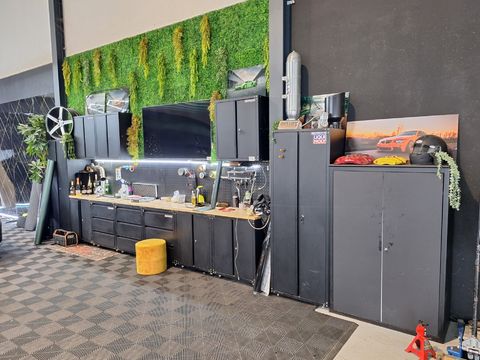 Zwart metalen wand- werklplaatsinrichting Facom lengte ±5m