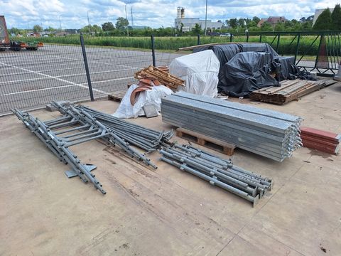 Stelling inclusief 6 planken hout met beslag 6x6m of 4x12 m