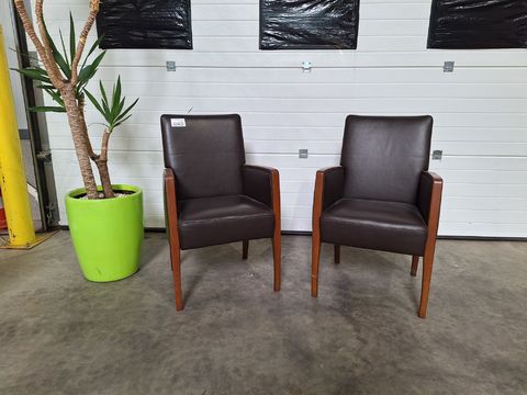 2 eetkamerstoelen