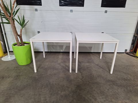 2 witte tafels metaal onderstel
