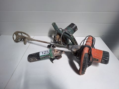 2 mengmachines en 1 Hitachi haakse slijper