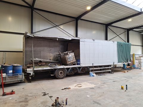 Knapen tailer met Walkin Floor bwj.2014(schade oplegger voor herstel of onderdelen)
