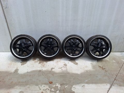 Set van 4 Goodyear banden op 20 inch vijfspaaks velgen